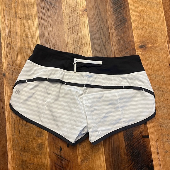 Lululemon Speed Shorts - Quiet Stripe, Size 4 - Picture 3 of 10